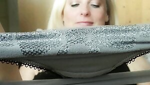 Mom's great orgasm show with toys